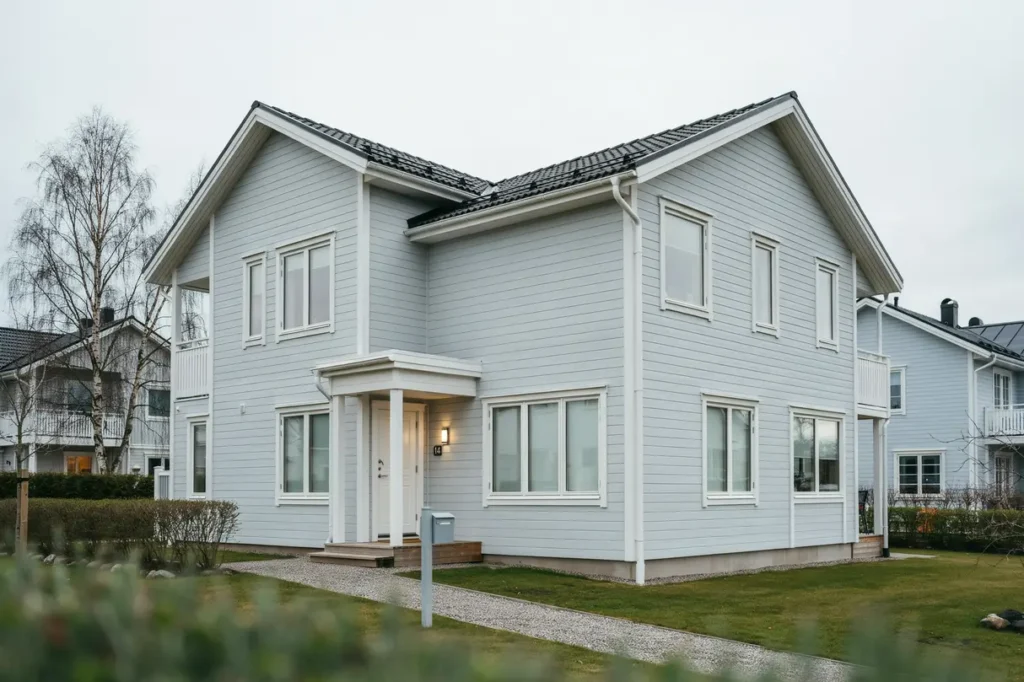 fasadrenovering och f nsterbyte p villa i margretelund